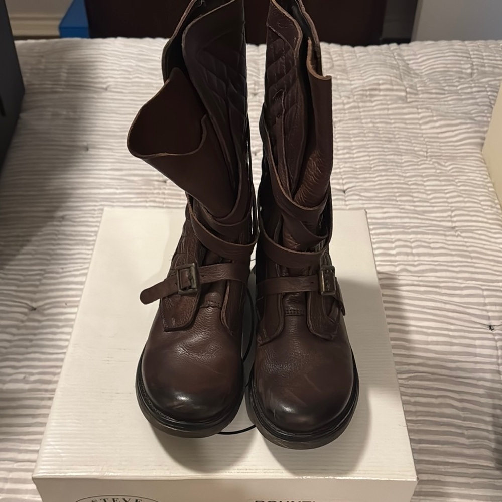 Steve Madden Brown Combat Boots woman 7